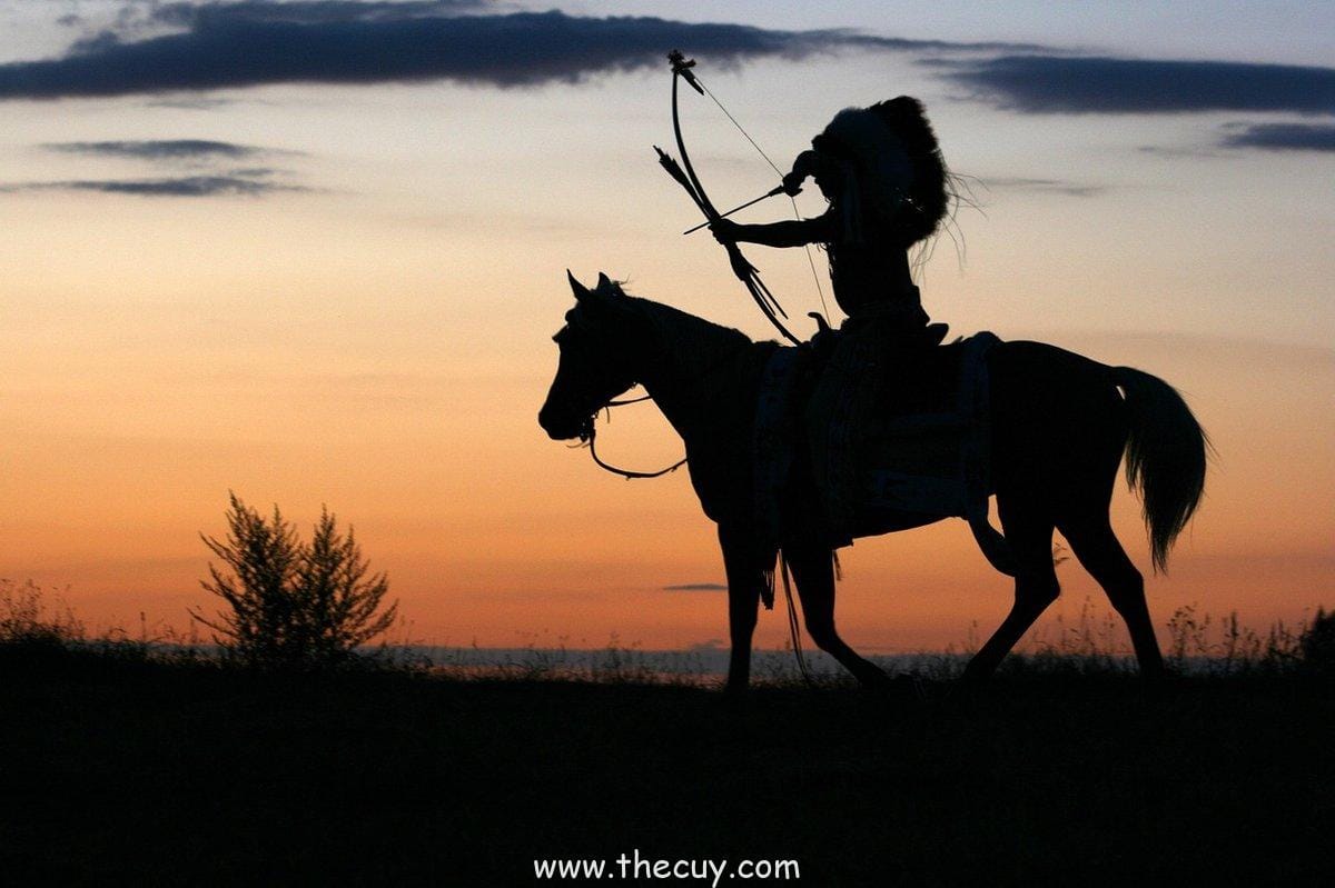 Busur dan Anak Panah: Akurasi dan Jarak Tembak yang Mematikan