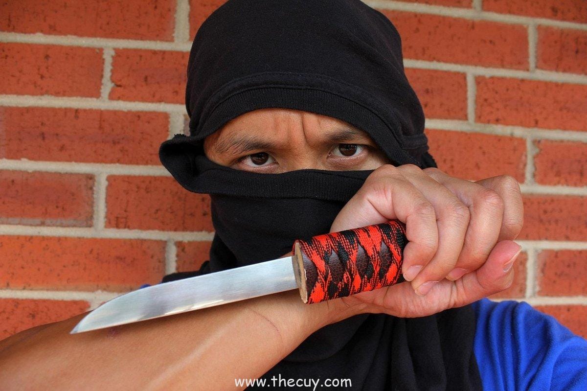 Chakra Blades: Senjata yang Mengalirkan Energi Ninja