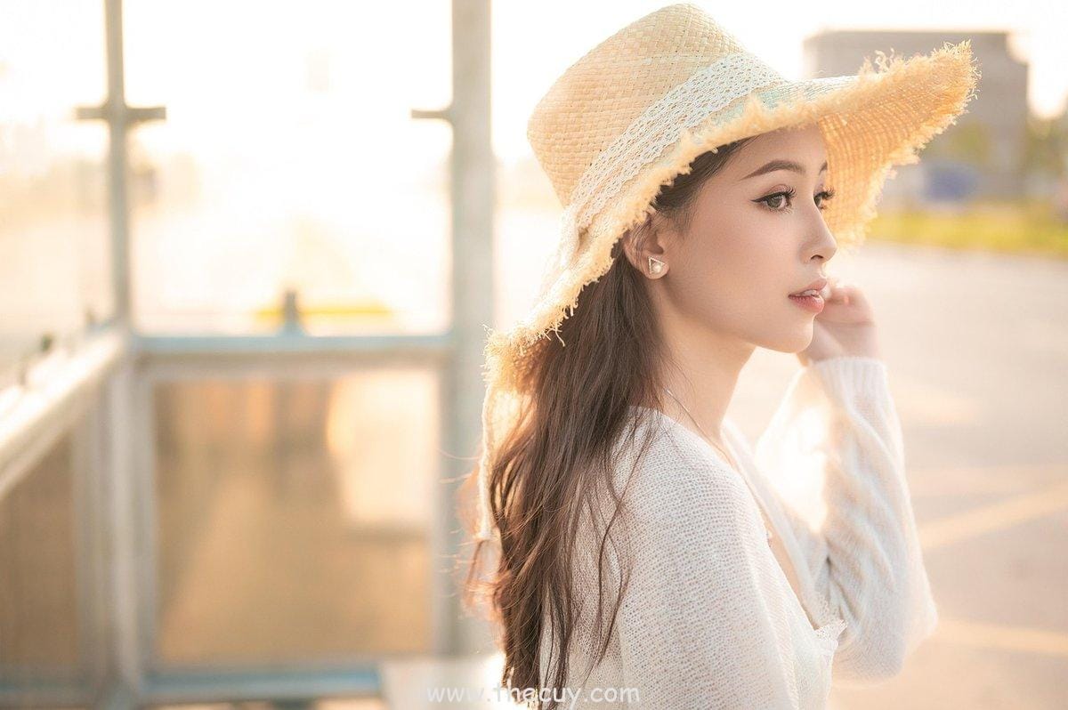 Kostum Setelah Bergabung dengan Topi Jerami: Kesederhanaan yang Elegan