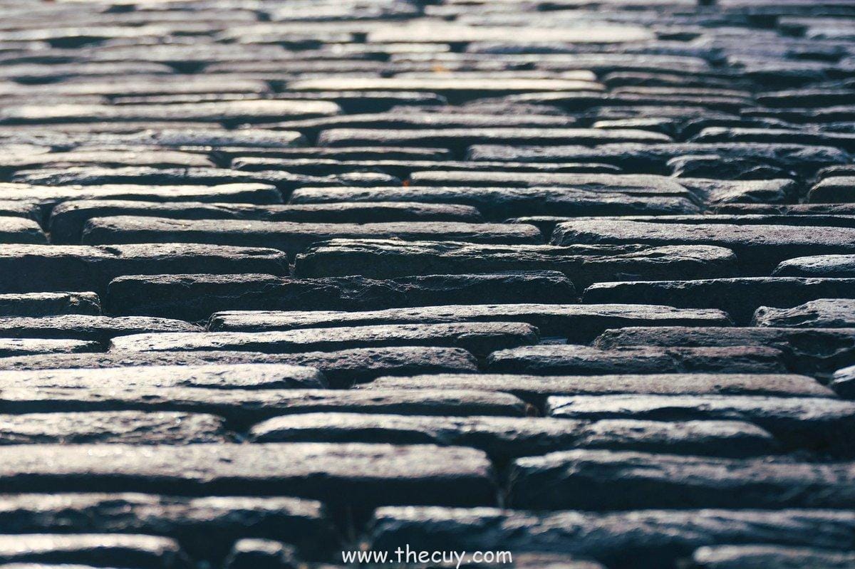 Makna dan Simbolisme Nama-Nama Karakter dan Lokasi