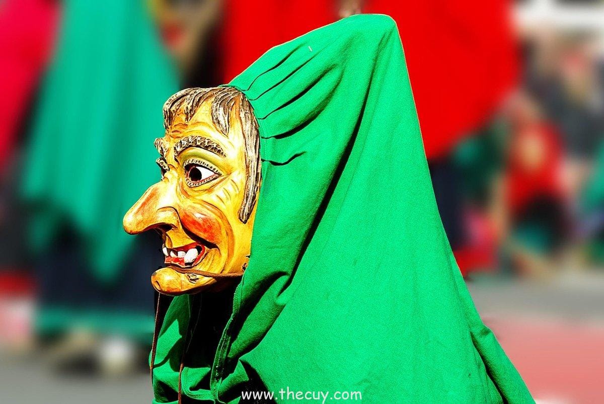 Mister Incredible: Seragam Karet Merah Minimalis