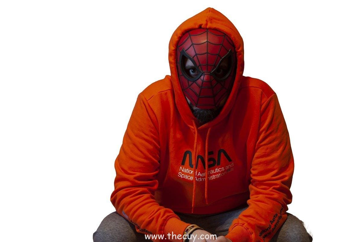 Spider-Man: Biru Merah dan Laba-Laba di Dada