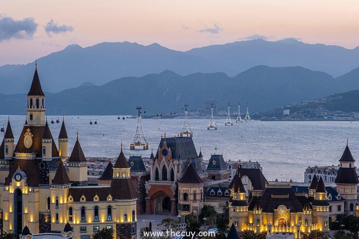 Tema-tema Universal yang Mendalam