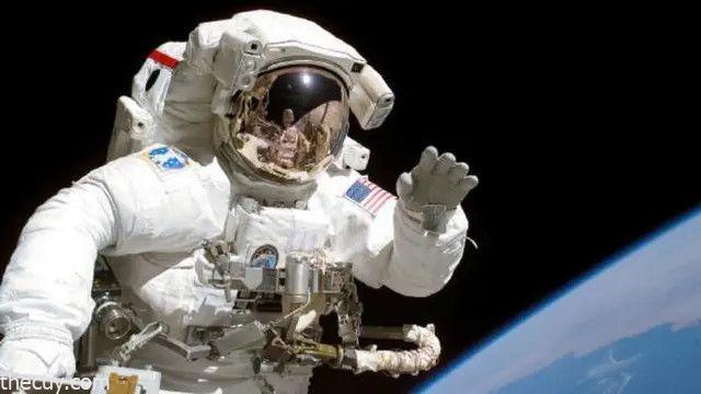 Astronaut Mencari Identitas Diri Setelah Pulang ke Bumi