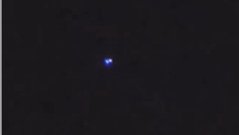 Tangkapan layar video benda bercahaya dinarasikan UFO di Pancoran Mas, Depok.