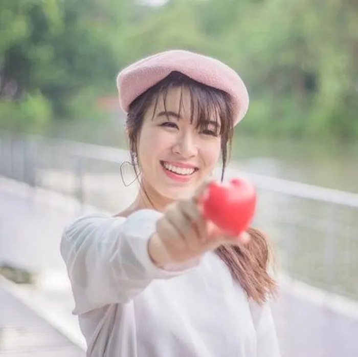 Dalam dunia astrologi, beberapa zodiak dikenal lebih mudah tersentuh oleh pesona seseorang dibanding yang lain. Mereka cenderung mengikuti perasaan, menikmati momen romantis, dan tidak takut mengakui ketertarikan yang muncul secara spontan.