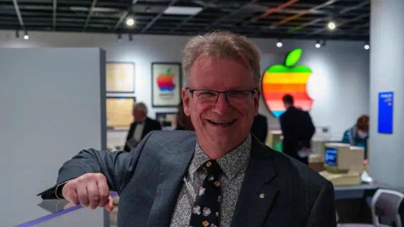 Chris Espinosa, Karyawan Pertama Apple
