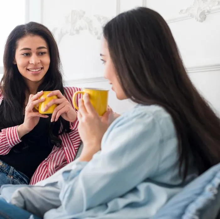 Mereka menganggap diri mereka yang paling benar dan paling tahu, sehingga ketika ada orang lain berusaha memberikan pendapatnya, mereka akan menolak dan berkata,