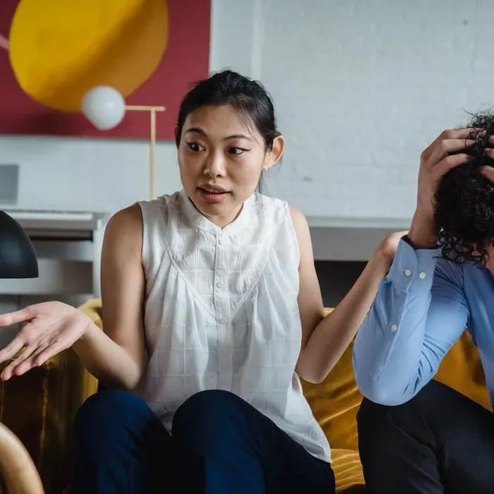 Punya sifat dan karakter yang berbeda, empat masalah ini sering bikin pasangan introvert-ekstrovert berantem (kepribadian manusia/Foto: pexels.com/ Timur Weber)