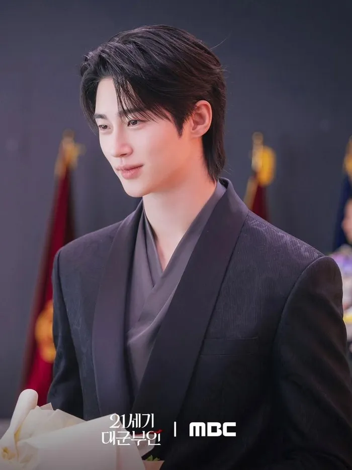 Byeon Woo Seok kembali menyapa penggemar lewat drakor romantis terbaru berjudul 'Perfect Crown' / foto: instagram.com/mbcdrama_now