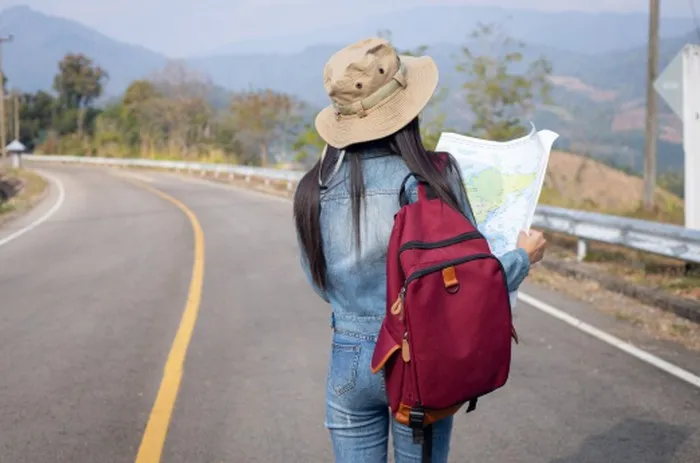 Orang Februari suka menjelajahi lokasi baru dengan gaya mereka sendiri. Keingintahuan tinggi membuat mereka nyaman solo traveling tanpa merasa kesepian./ Foto: magnific.com/jcomp