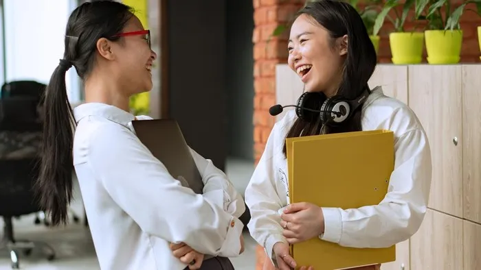 Orang yang berhati bersih bersikap baik pada semua orang. Mereka siap menolong tanpa pamrih