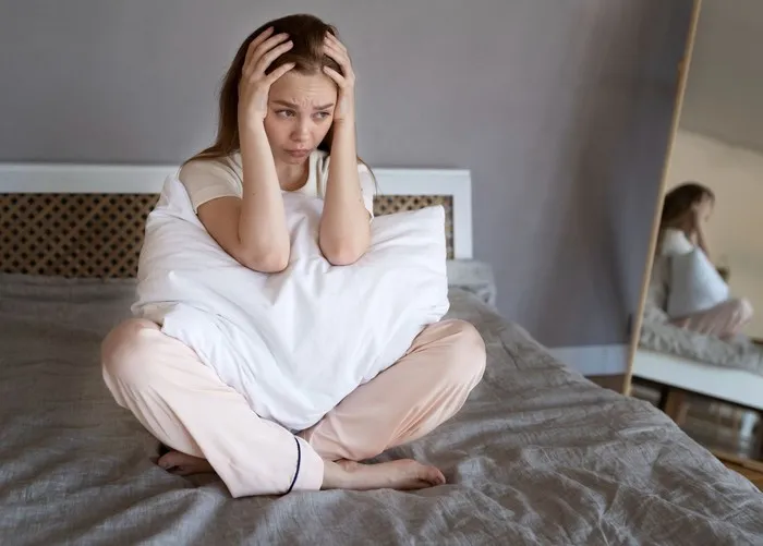 People who ignore calls and chats often feel overwhelmed; they bear heavy daily responsibilities, causing calls and messages to drain their energy
