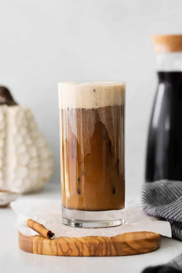 Pumpkin Cream Cold Brew mencerminkan karakter Oktober yang ramah, hangat, dan penuh pesona. Kehadirannya memberikan kesan nyaman sekaligus mampu menghidupkan suasana./ Foto: pinterest.com
