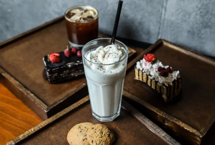 Iced Vanilla Latte menjadi simbol kepribadian Mei yang menenangkan. Mereka dapat diandalkan. / Foto: magnific.com/stockking