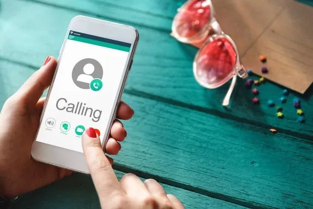 Kontak darurat, hal penting yang sebaiknya tidak hanya disimpan di ponsel/ Foto: Magnific.com/rawpixel.com Simpan nomor orang terdekat di lokasi alternatif agar tetap dapat dihubungi ketika ponsel hilang, rusak, atau tidak bisa digunakan.