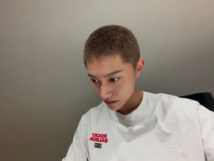 On (14/8) recently, Kwak Dong Yeon surprised fans with a new look that he posted on his personal Instagram page, Thecuy. / Photo: instagram.com/kwakdongyeon0