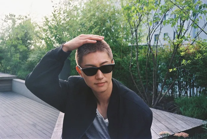 The reason the The East Palace actor trimmed his hair is because he's about to begin his mandatory military service as an active soldier on Tuesday (25/8). / Photo: instagram.com/kwakdongyeon0