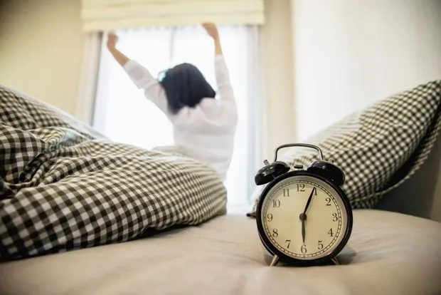 Kebiasaan pagi produktif bisa dimulai dengan membiasakan diri segera bangun saat alarm berbunyi/Foto: Magnific Kebiasaan pagi produktif bisa dimulai dengan membiasakan diri segera bangun saat alarm berbunyi/Foto: Magnific