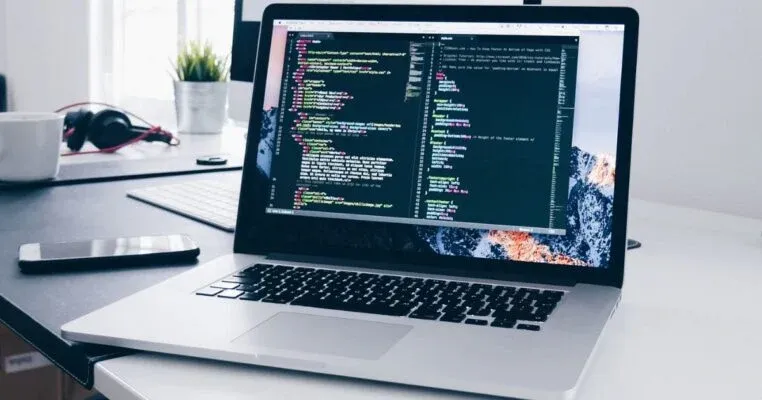 LAPTOP UNTUK PROGRAMMER