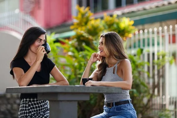 Tanda pertemanan toxic sering terlihat ketika hubungan terasa tidak seimbang dan hanya menguntungkan salah satu pihak/Foto: Magnific Tanda pertemanan toxic sering terlihat ketika hubungan terasa tidak seimbang dan hanya menguntungkan salah satu pihak. Kondisi ini dapat membuat seseorang merasa tidak didengarkan, kurang dihargai, atau terus mengalah demi mempertahankan hubungan. Jika berlangsung dalam waktu lama, situasi tersebut dapat memengaruhi rasa percaya diri sekaligus meningkatkan risiko stres dan gejala depresi.