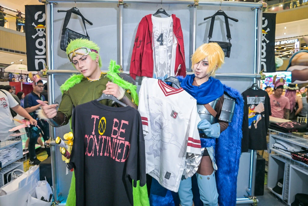One Piece’s Giants of Elbaph Take Over The Block at SM North EDSA, Philippines ZACKT ROXANNE