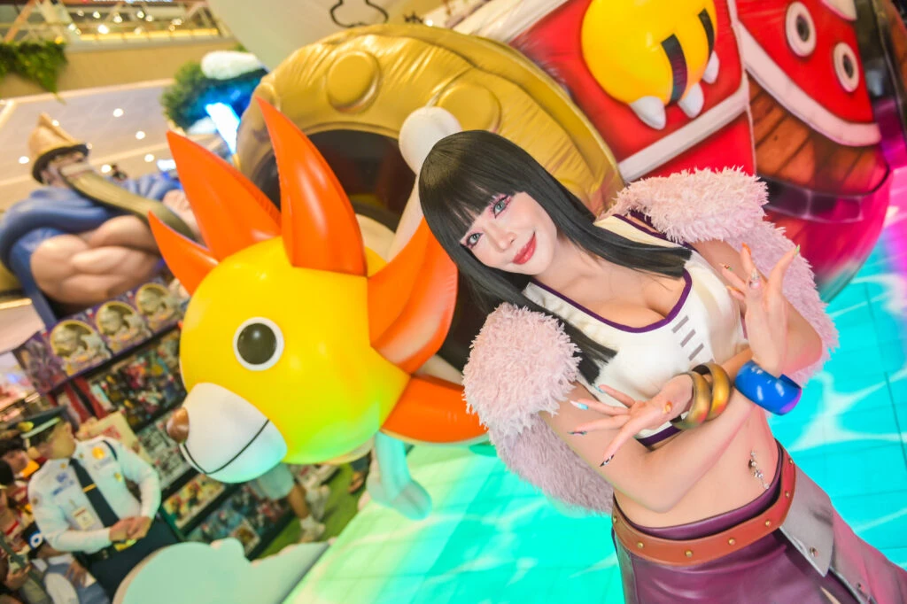 One Piece’s Giants of Elbaph Take Over The Block at SM North EDSA, Philippines MYRTLE