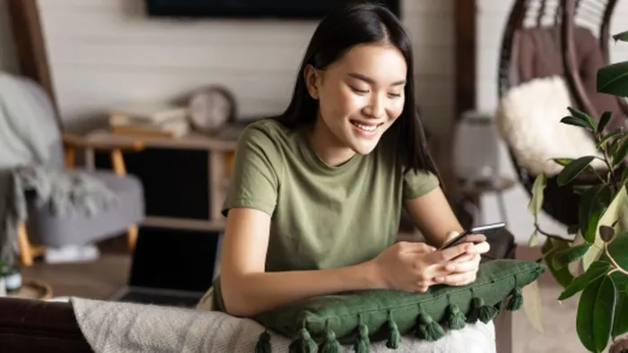 Gemini excel at communication, making long‑distance relationships feel more manageable for them. They are skilled at maintaining closeness through a variety of daily interactions./ Photo: magnific.com/benzoix