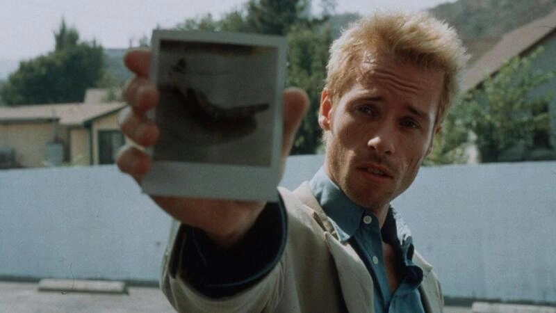 13 Film Karya Christopher Nolan, Terbaik di Kelasnya 11 Memento
