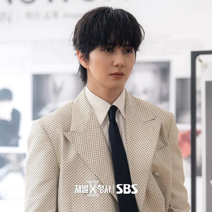 Di musim kedua ini, Yoo Seung Ho memerankan Yoo Sung Won, putra bungsu dari grup media ternama dan pematung dunia yang memiliki reputasi internasional./ Foto: instagram.com/sbsdrama.official