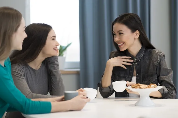 Setelah mendengarkan sebentar dan memikirkan apa yang ingin mereka sampaikan, tanyakan apakah mereka keberatan jika kamu menyela cerita mereka sebentar.