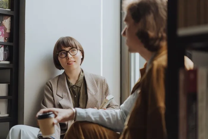 People who excel at solving problems tend to stay calm, able to face situations peacefully while uncovering the root causes of conflict and choosing their words carefully.