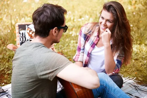 Melihat elang lebih dulu dikaitkan dengan sikap hati-hati dalam cinta / Foto: Magnific.com/gpointstudio Dalam tes ilusi optik, melihat elang lebih dulu dikaitkan dengan sikap menjalani cinta yang hati-hati, mandiri, dan butuh waktu untuk merasa aman sebelum membuka hati sepenuhnya.