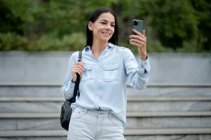 Sagittarius is among the zodiac signs that quickly try out the latest app trends. They use technology to support an active and adventurous lifestyle./ Foto: freepik.com