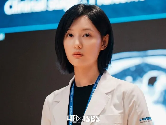 Kim Ji Won in Doctor X / Photo: instagram.com/sbsdrama.official
