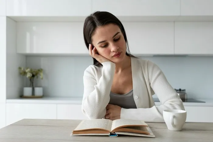 Karakter orang dewasa yang introvert sejak kecil menurut psikolog