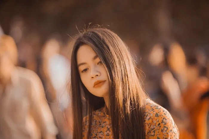 They agree because they feel uncomfortable saying no and don't want to disappoint others, even though they themselves feel uncomfortable. They are people pleasers. Typically they have difficulty setting boundaries, have high empathy, are sensitive to criticism, and depend on external validation.