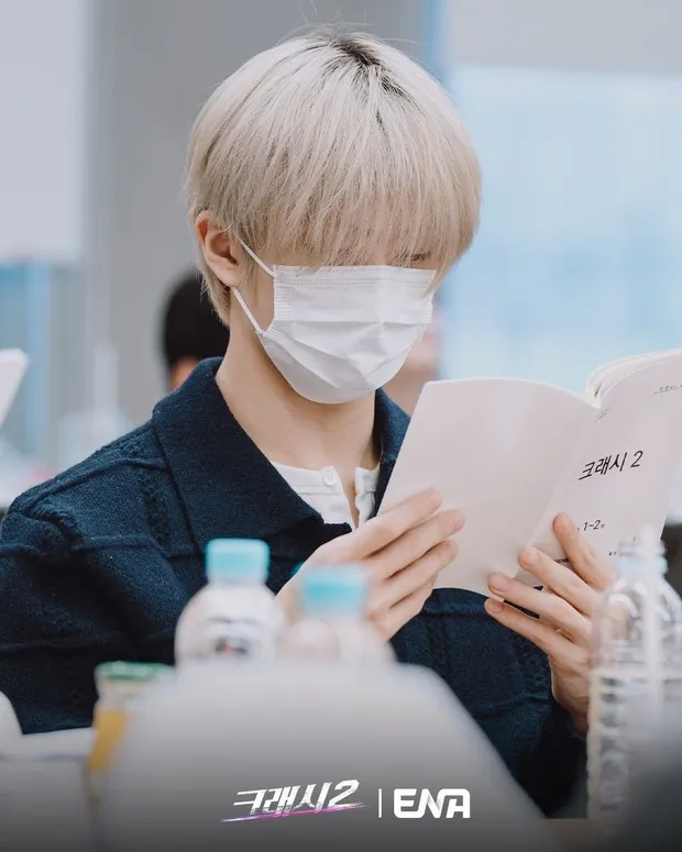 Jisung NCT di drama Crash 2/ Foto: instagram.com/ena_drama Jisung (NCT) in Crash 2/ Photo: instagram.com/ena_drama