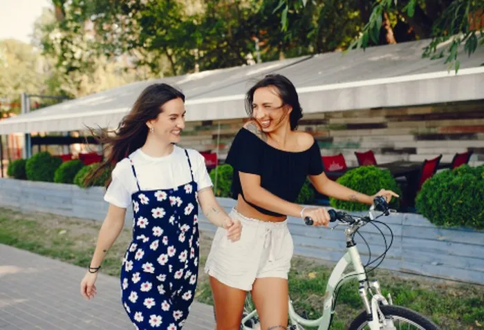 Those born in January and October are believed to have complementary characters in friendship, offering a balance of decisiveness, thoughtful consideration, and care for others./ Foto: magnific.com