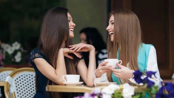 The combination of March and November births is thought to be ideal for forming deep friendships. Both are said to be able to create a safe space to share stories, secrets, and difficult-to-express feelings./ Foto: magnific.com/Holiak
