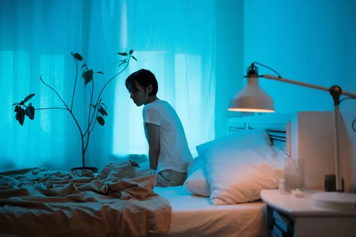 Berpikir berlebihan dapat terjadi pada siapa saja, termasuk orang dengan IQ tinggi. Hal yang sering mereka pikirkan sebelum tidur antara lain rasa takut membuang-buang waktu, cara menjalin hubungan yang bermakna, dan situasi dunia saat ini.