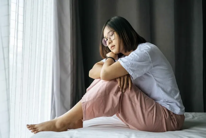 Individuals with low IQ equate their self-image with their self-worth, causing them to avoid appearing weak or wrong, and thus they refuse to ask for help, apologize, or admit mistakes.